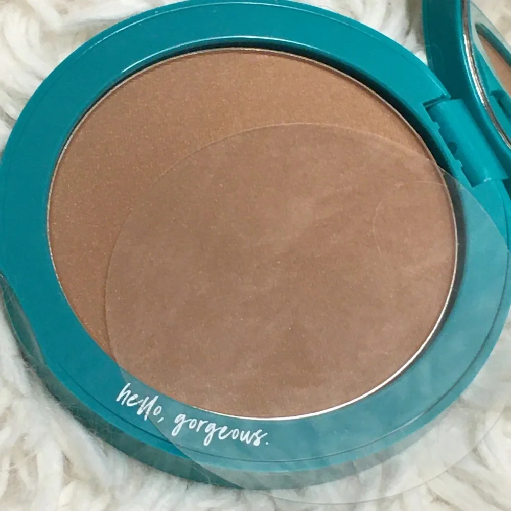 NIB Thrive Causemetics Sun Chaser Blur + Sculpt Bronzing Powder Color Eos USA